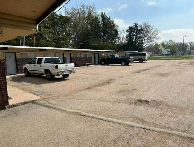 Love Hotels Western Holiday by OYO at Harlan Lake NE hotel detail image 4