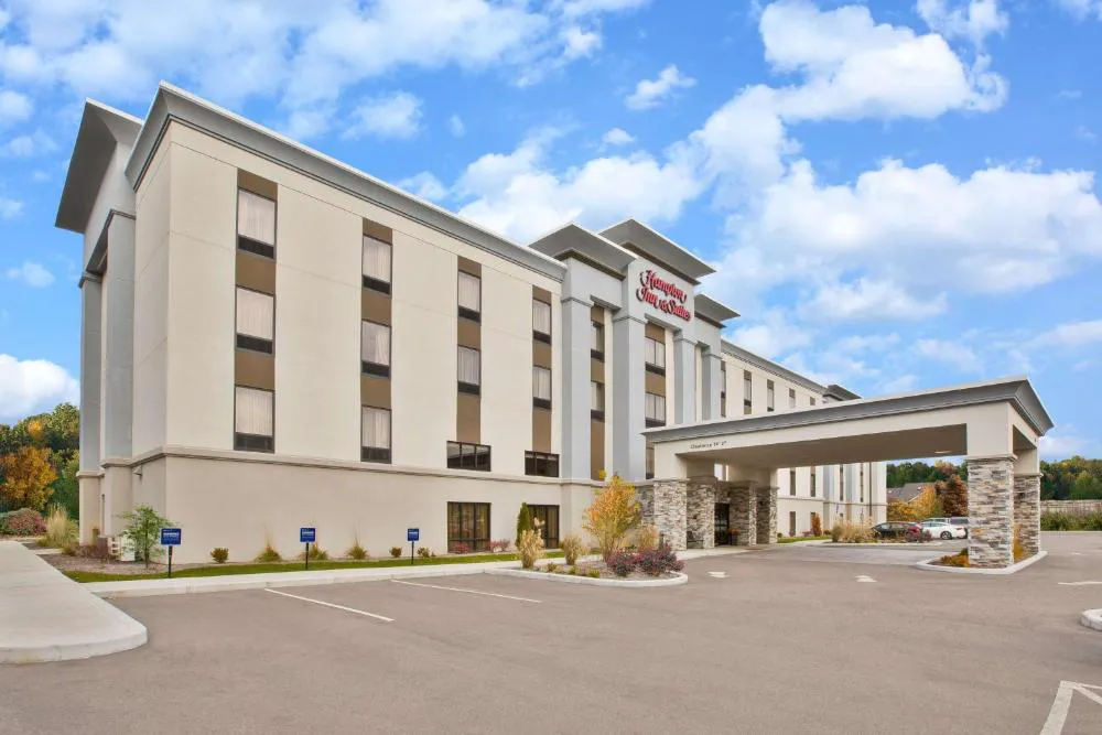 Hampton Inn & Suites Alliance hotel hero