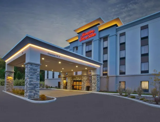 Hampton Inn & Suites Alliance hotel detail image 1