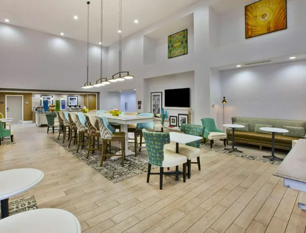 Hampton Inn & Suites Alliance hotel detail image 2