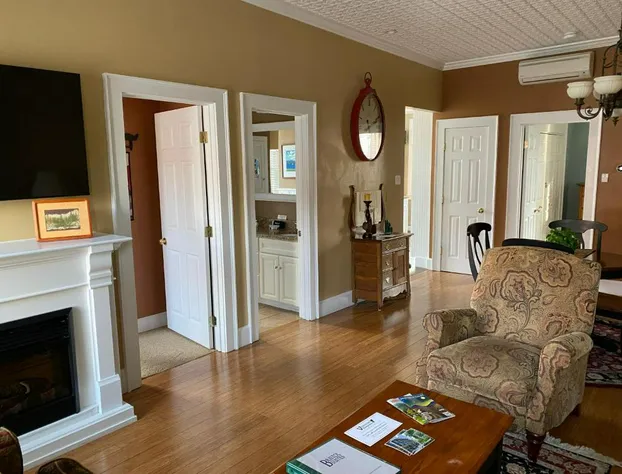 Bristol Suites hotel detail image 4