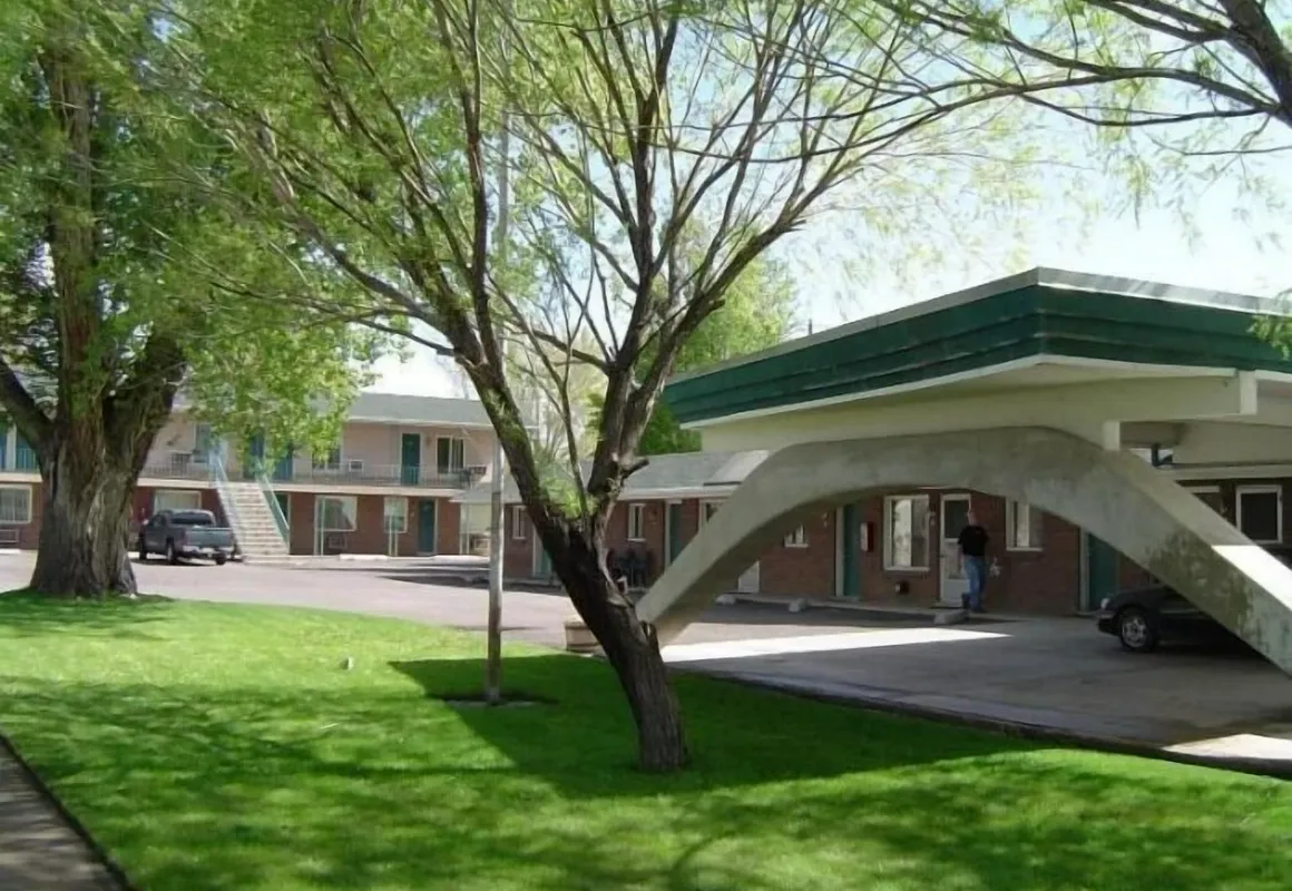 Gunnison Inn hotel hero