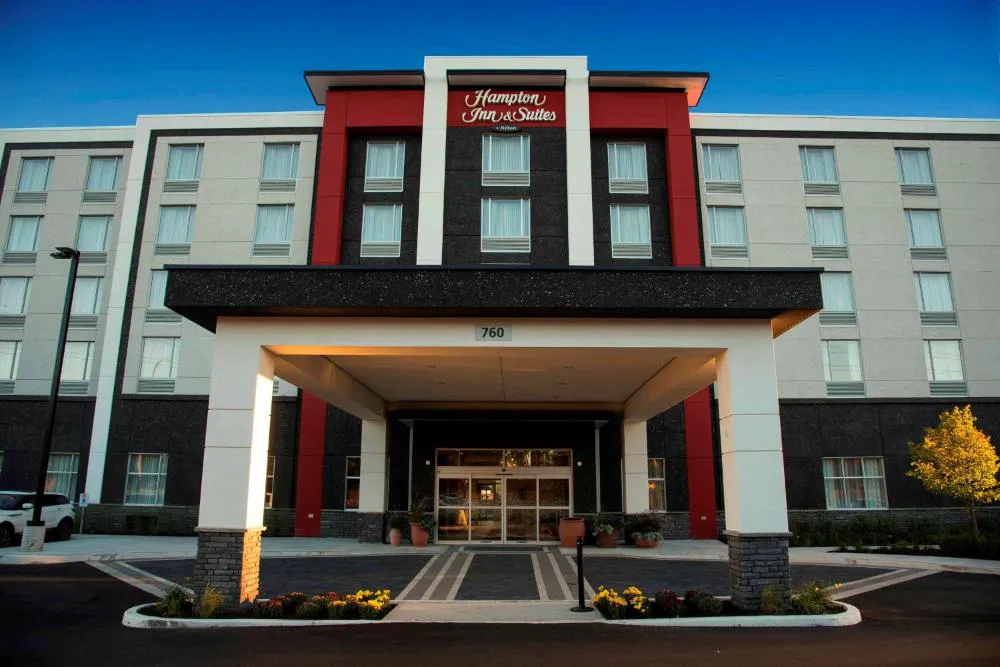 Hampton Inn & Suites by Hilton Thunder Bay hotel hero