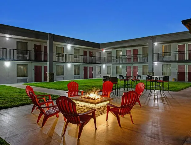 Red Roof Inn & Suites Wilkesboro hotel detail image 1