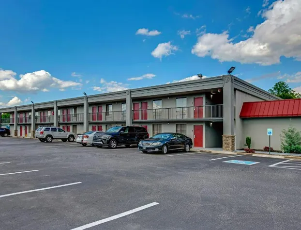 Red Roof Inn & Suites Wilkesboro hotel detail image 2