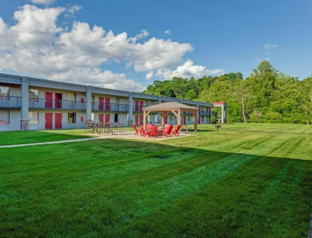 Red Roof Inn & Suites Wilkesboro hotel detail image 3