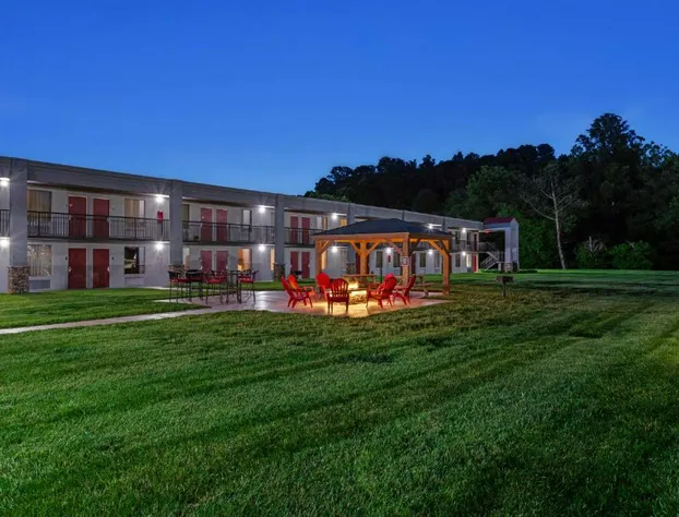 Red Roof Inn & Suites Wilkesboro hotel detail image 4