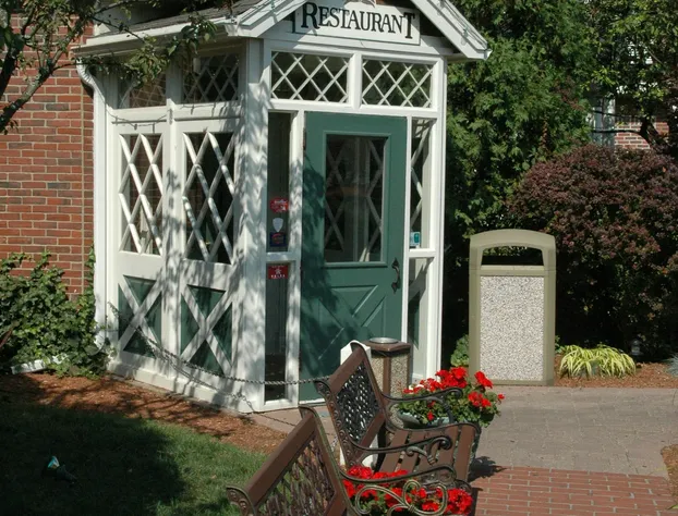 Lamie's Inn and The Old Salt Restaurant hotel detail image 1