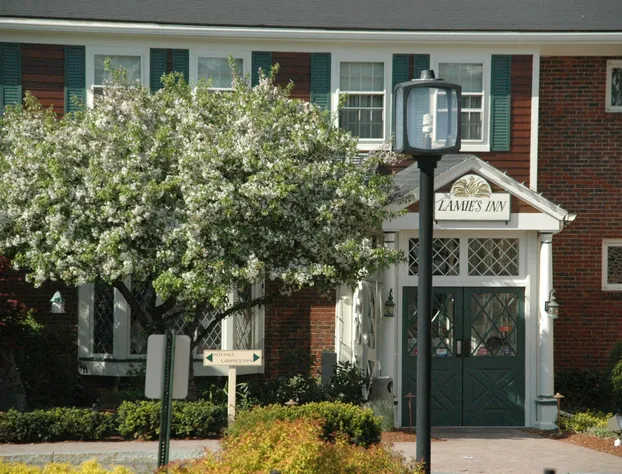 Lamie's Inn and The Old Salt Restaurant hotel detail image 2