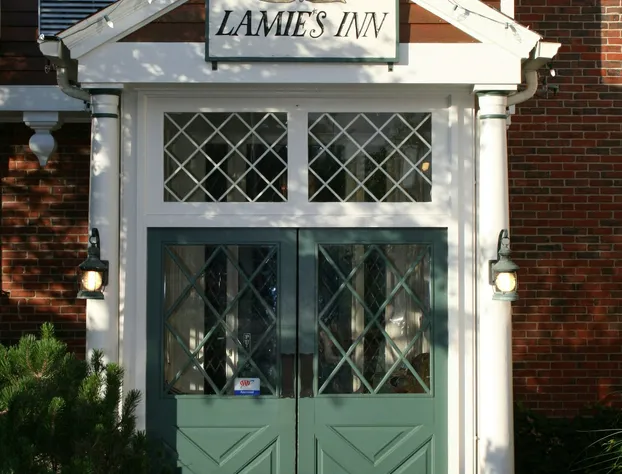 Lamie's Inn and The Old Salt Restaurant hotel detail image 3