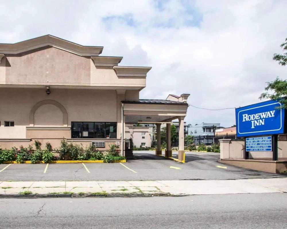 Rodeway Inn hotel hero