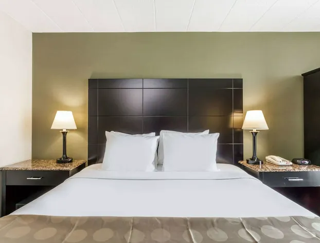 Ramada by Wyndham Newburgh/West Point hotel detail image 3