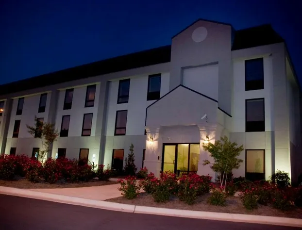 Hampton Inn Madison Huntsville Airport hotel detail image 1