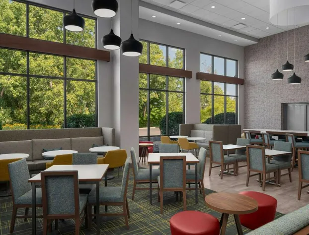 Hampton Inn & Suites Grand Rapids-Airport 28th St hotel detail image 2