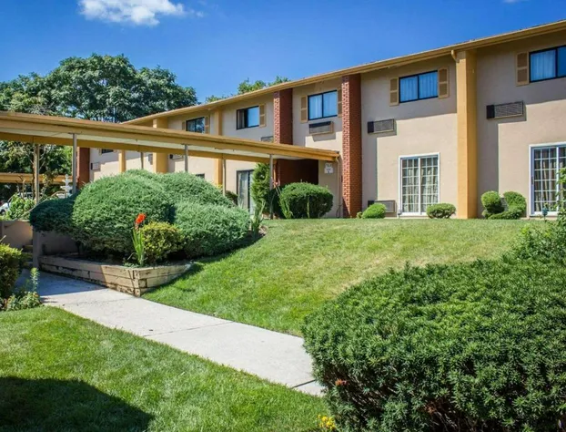 Rodeway Inn Huntington Station - Melville hotel detail image 1