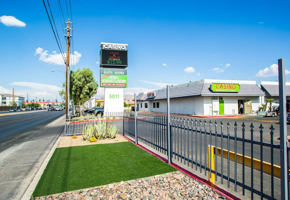 Siegel Slots and Suites hotel hero