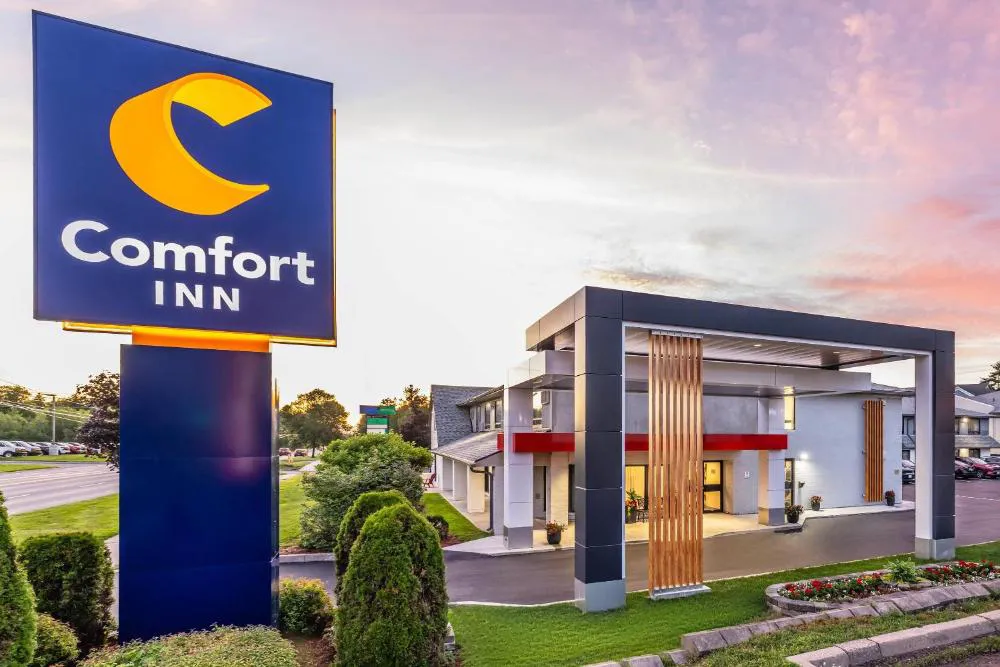 Comfort Inn hotel hero