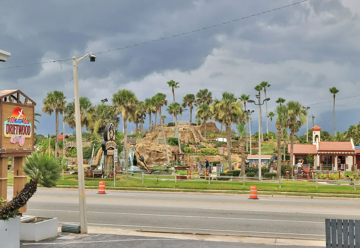 Driftwood Beach Motel hotel hero