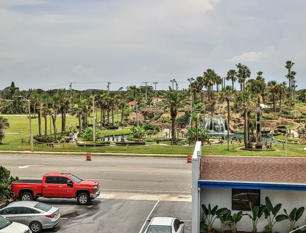 Driftwood Beach Motel hotel detail image 2