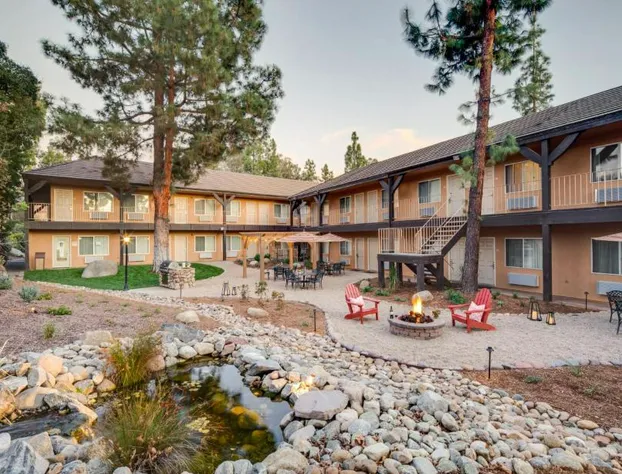 Ayres Lodge Alpine hotel detail image 2