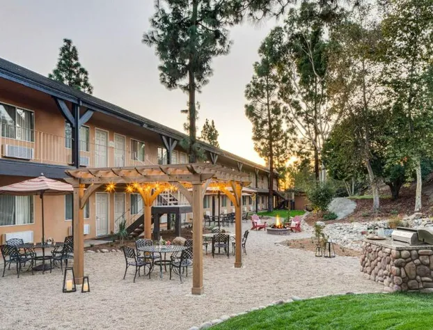 Ayres Lodge Alpine hotel detail image 3