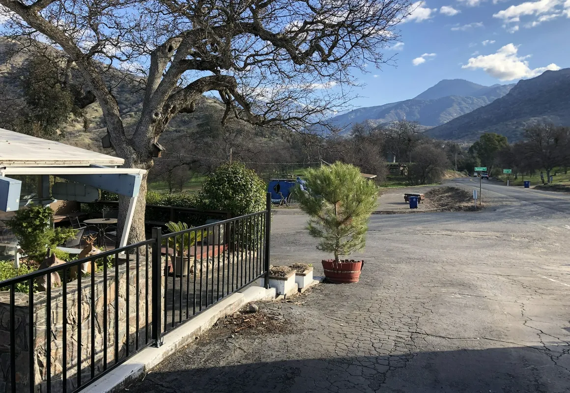 Sierra Lodge Three Rivers hotel hero