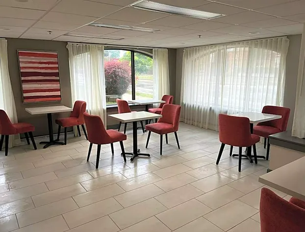 Ramada by Wyndham Milwaukee hotel detail image 4