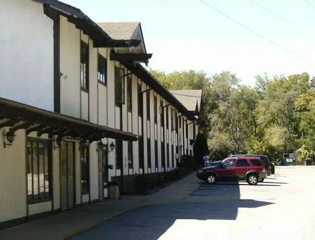 Budget Inn & Suites hotel detail image 1