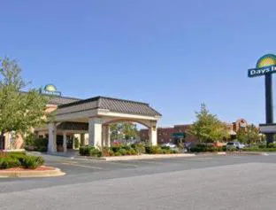 Days Inn by Wyndham Newark Wilmington hotel detail image 1