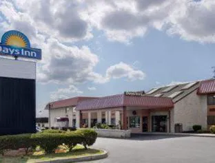Days Inn by Wyndham Hillsborough hotel hero