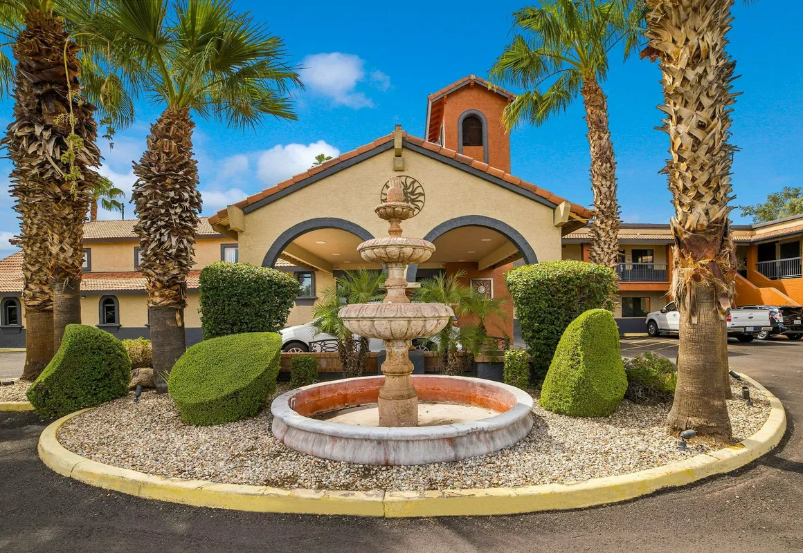 Quality Inn & Suites Goodyear - Phoenix West hotel hero