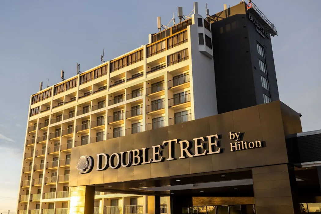 DoubleTree by Hilton Calgary North hotel hero