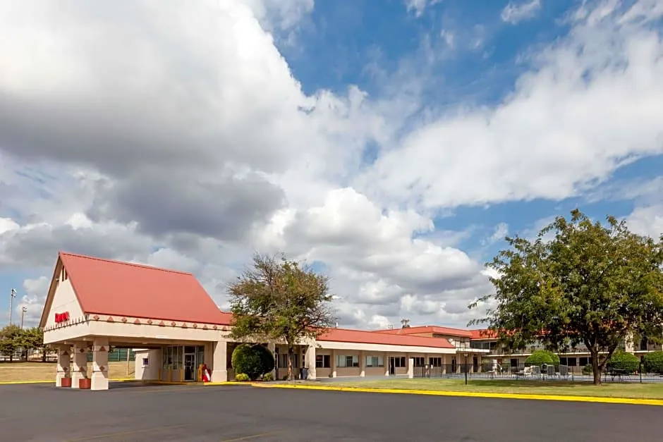 Ramada by Wyndham Clinton hotel hero