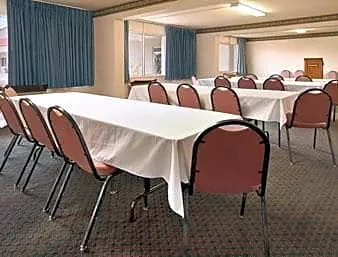 Ramada by Wyndham Clinton hotel detail image 2