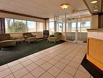 Ramada by Wyndham Clinton hotel detail image 3