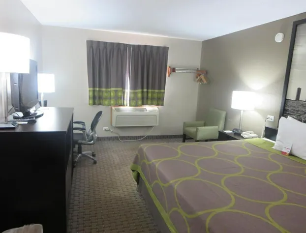 Super 8 by Wyndham Mundelein/Libertyville Area hotel detail image 4