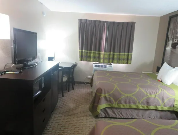 Super 8 by Wyndham Mundelein/Libertyville Area hotel detail image 4