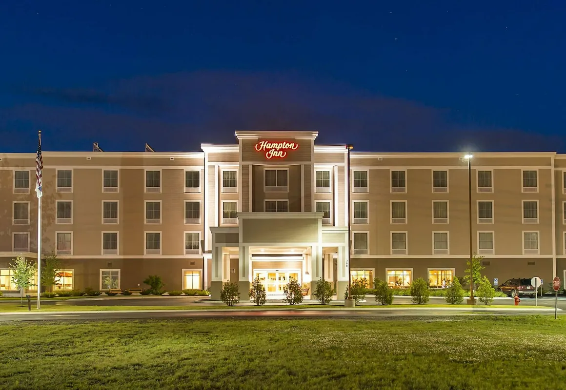 Hampton Inn Presque Isle Maine hotel hero