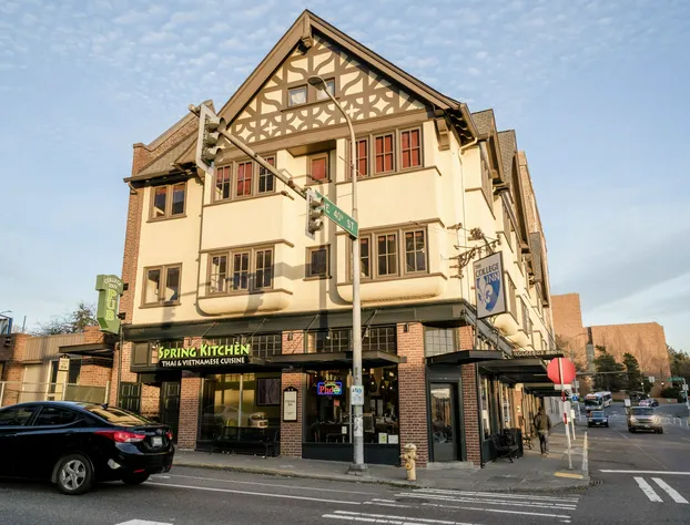 College Inn Hotel hotel detail image 1