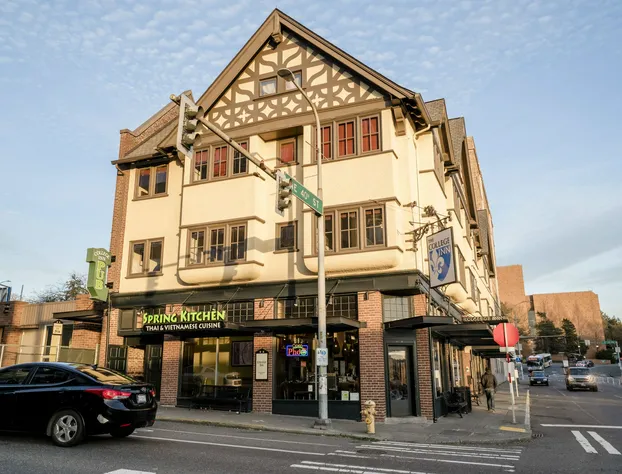 College Inn Hotel hotel detail image 1