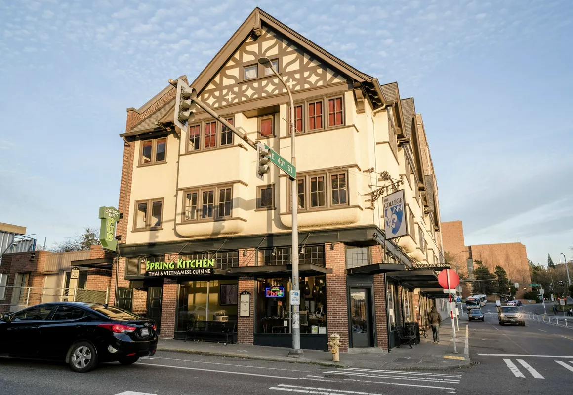 College Inn Hotel hotel hero