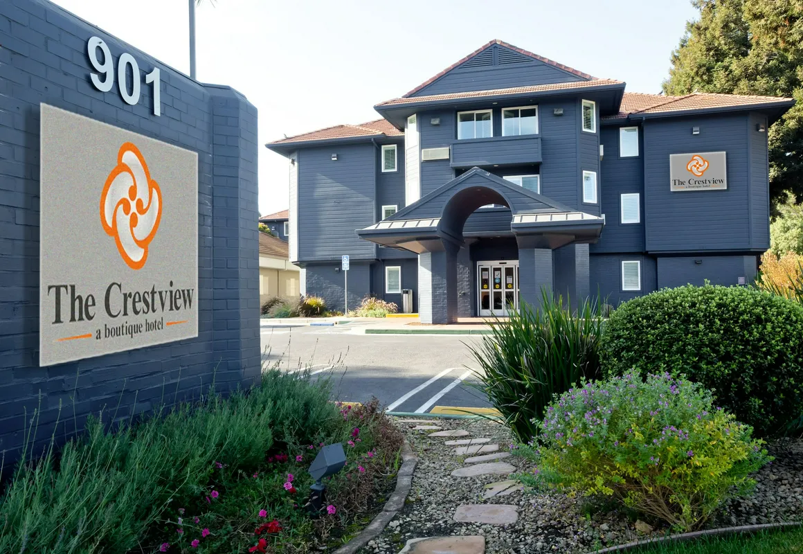 The Crestview hotel hero