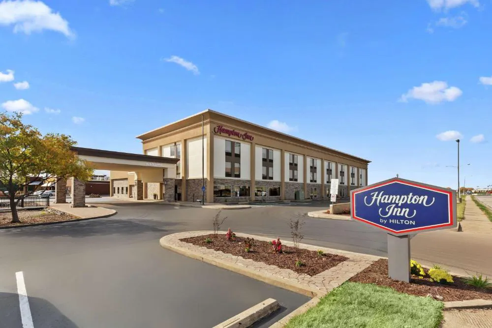 Hampton Inn Collinsville hotel hero