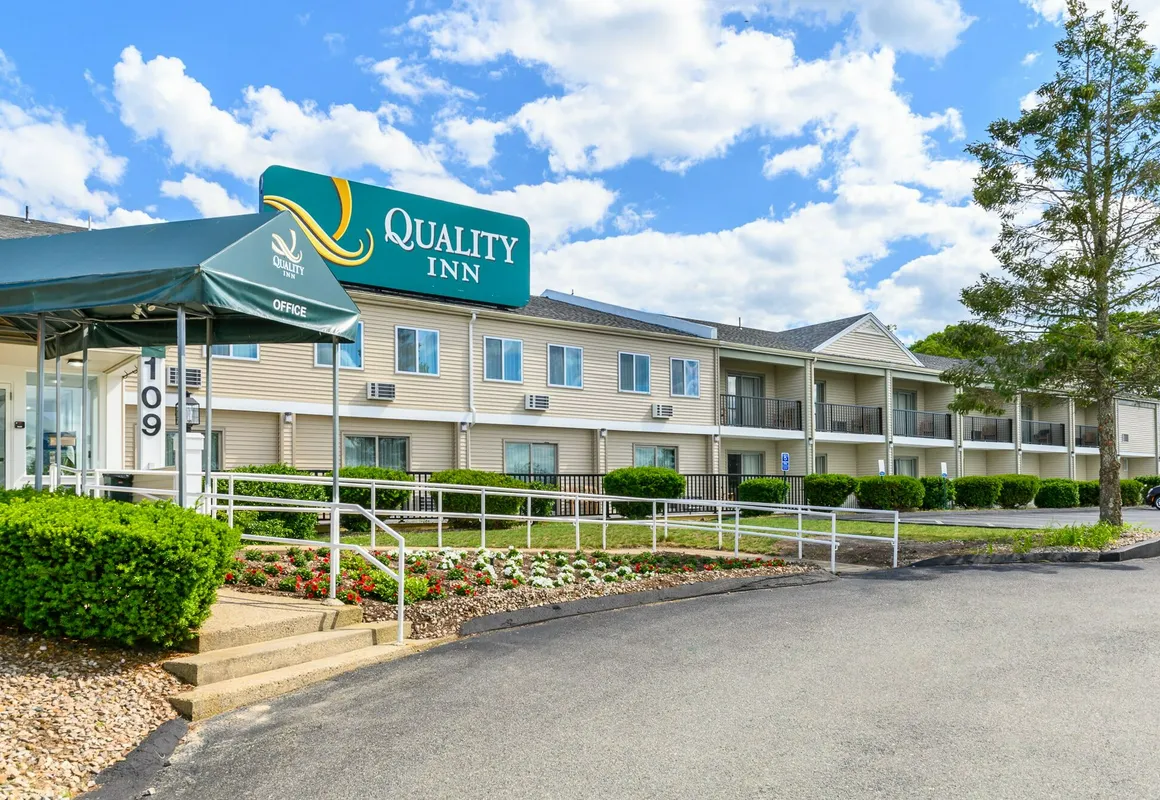 Quality Inn hotel hero