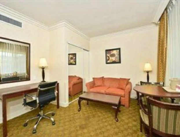 Ramada Los Angeles/Downtown West hotel detail image 3