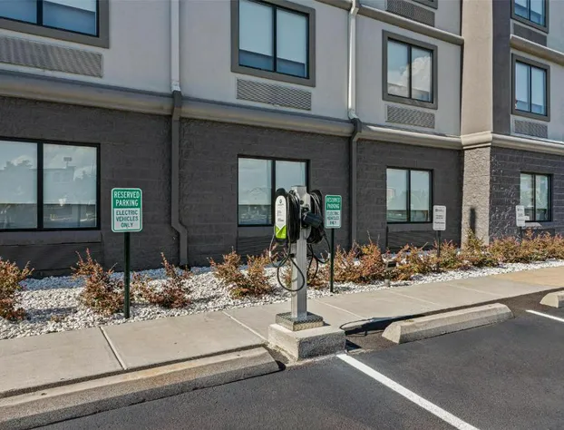 Best Western Plus Savannah Gateway hotel detail image 1