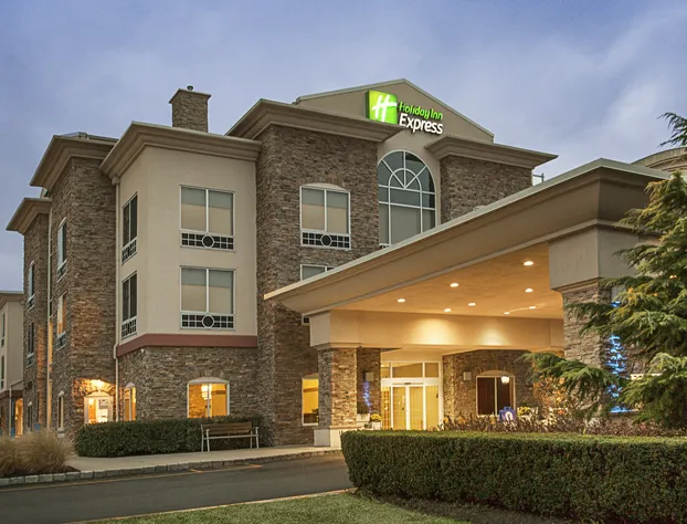Holiday Inn Express Hotel & Suites Long Island-East End by IHG hotel detail image 1
