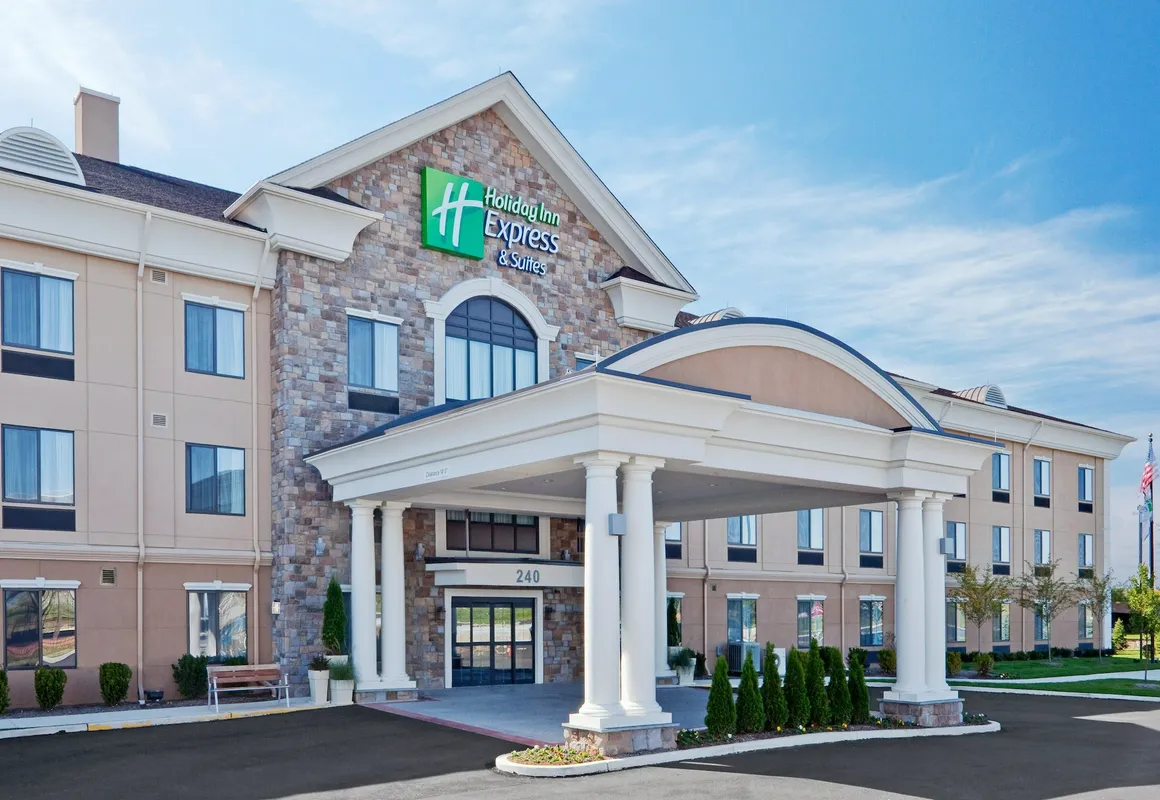 Holiday Inn Express & Suites Warminster - Horsham by IHG hotel hero