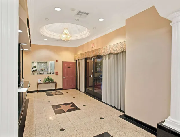 Super 8 by Wyndham Hollywood/LA Area hotel detail image 3