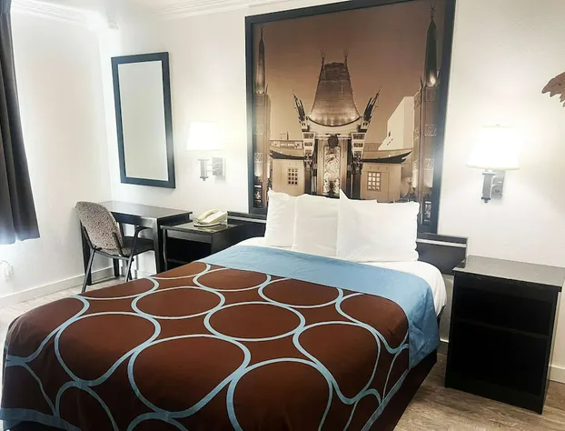 Super 8 by Wyndham Hollywood/LA Area hotel detail image 4